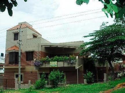 Tulips Homestay Mysore Ngoại thất bức ảnh
